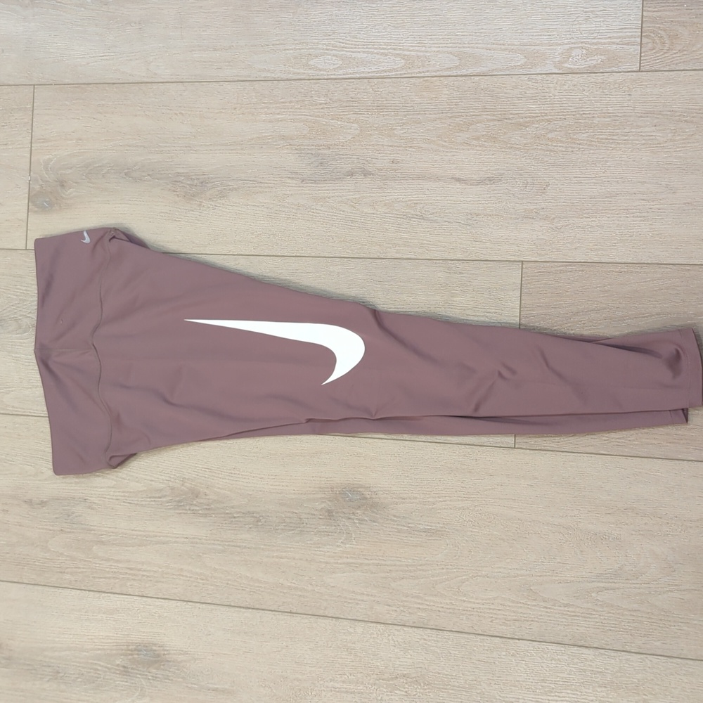 Nike - Picture 7 of 12
